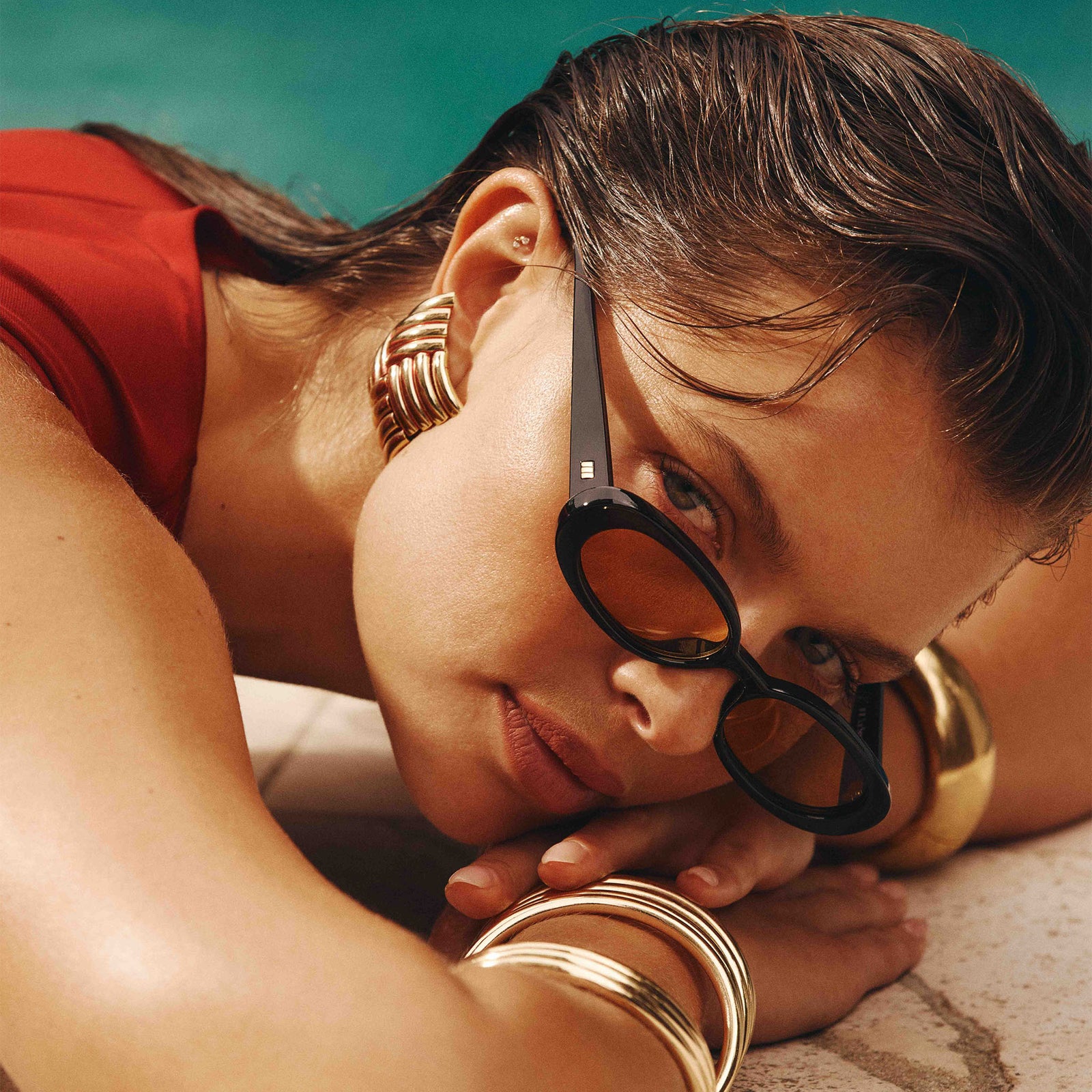 Outta Love Black Female Oval Sunglasses | Le Specs