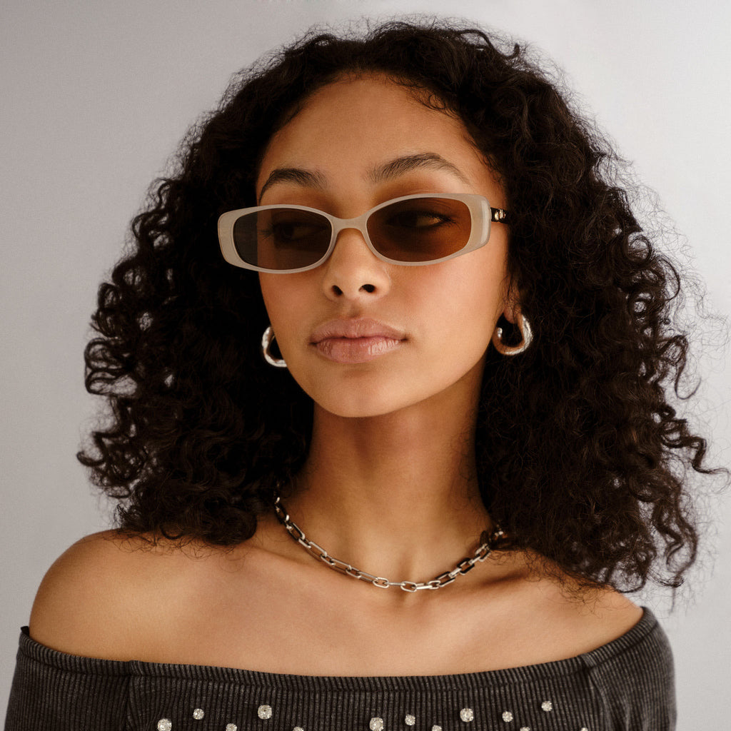 Le Specs Lil Starlight サングラス Lil Starlight Oatmeal Female Rectangle Sunglasses | Le Specs