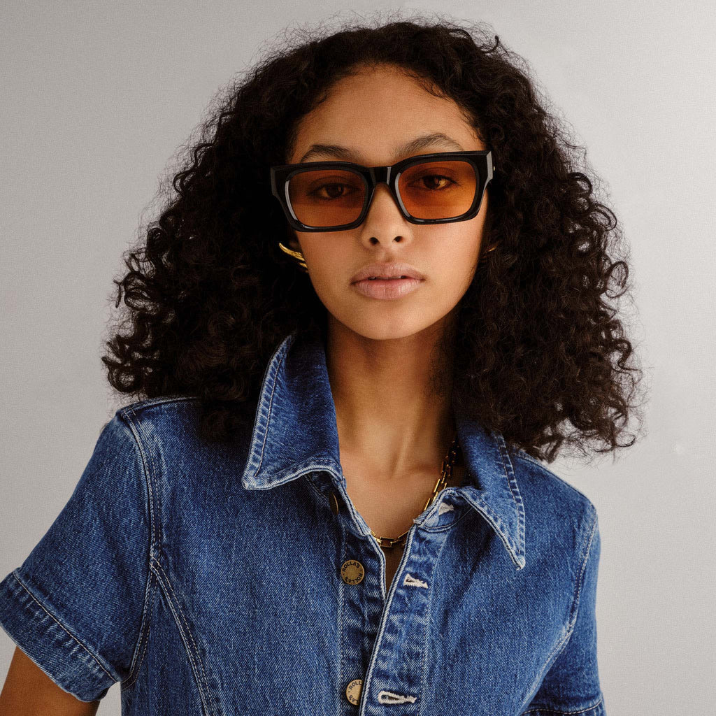 【関税込み】Le Specs ブラック Shmood サングラス Shmood Amber Haze Uni-Sex Rectangle Sunglasses | Le Specs