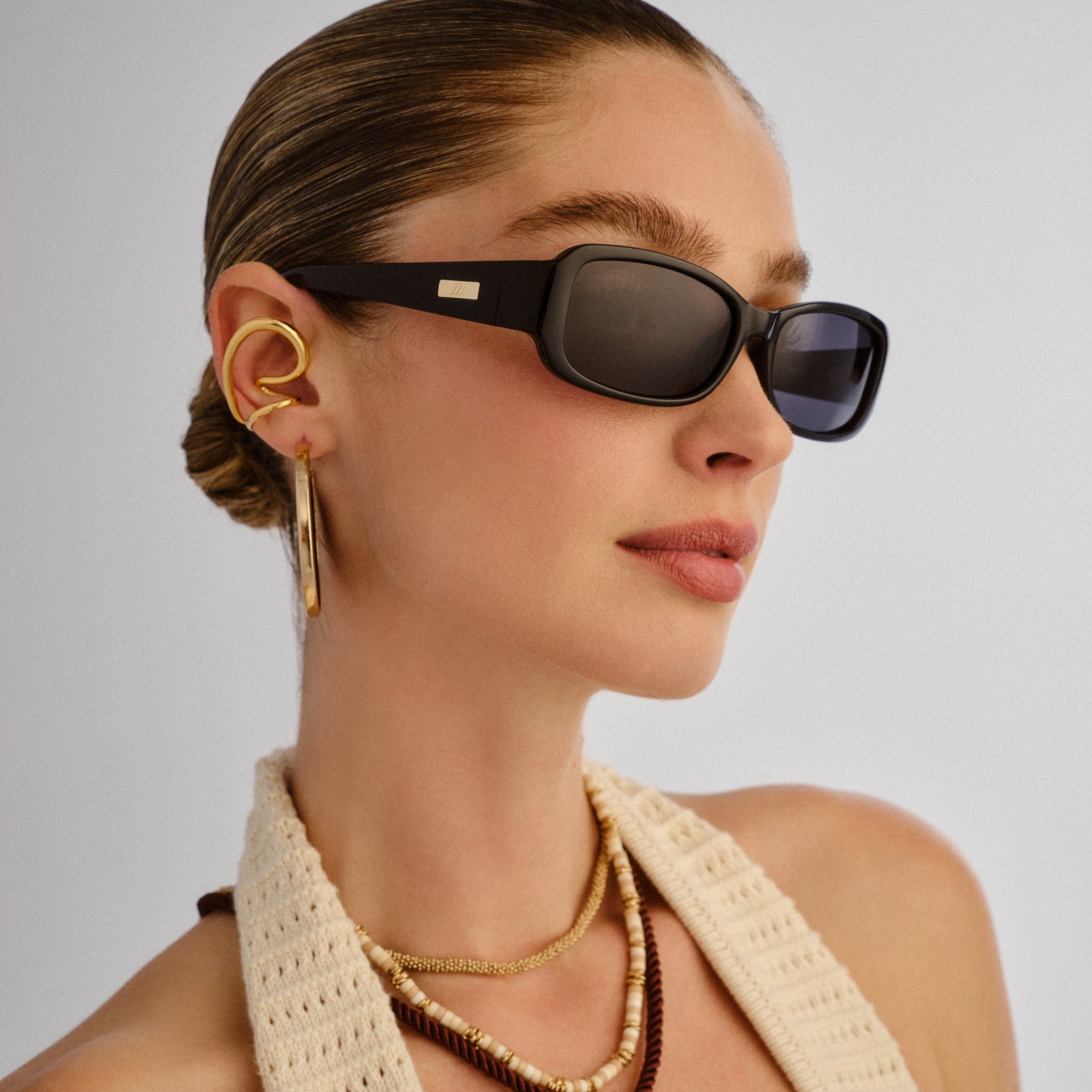 Gigglemug Black Uni-Sex Rectangle Sunglasses | Le Specs