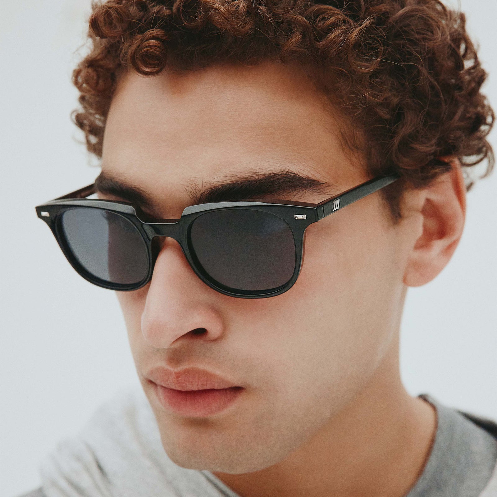 Le Resolu Black Uni-Sex Round Sunglasses | Le Specs