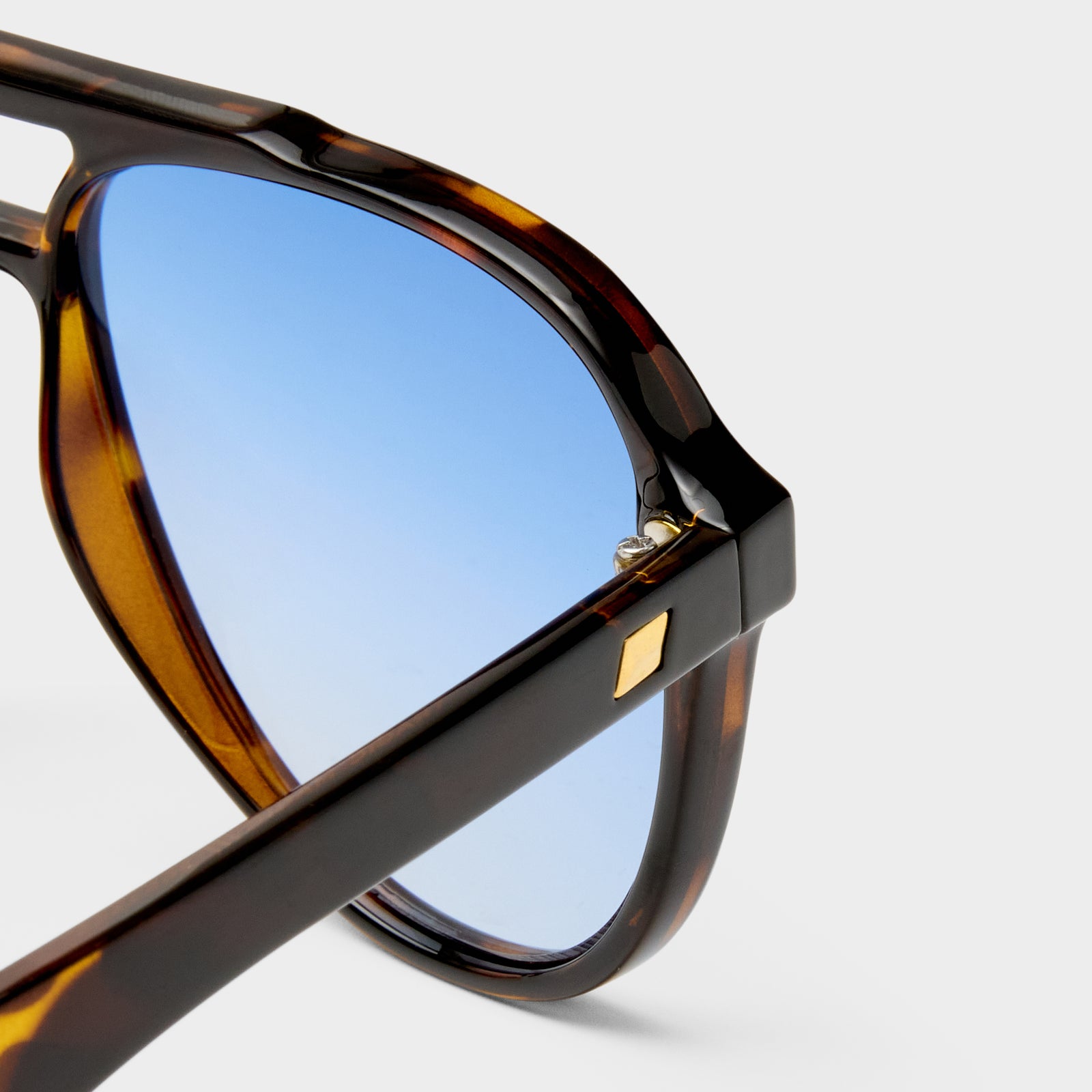 Tragic Magic Tokyo Tort Uni-Sex Aviator Sunglasses | Le Specs