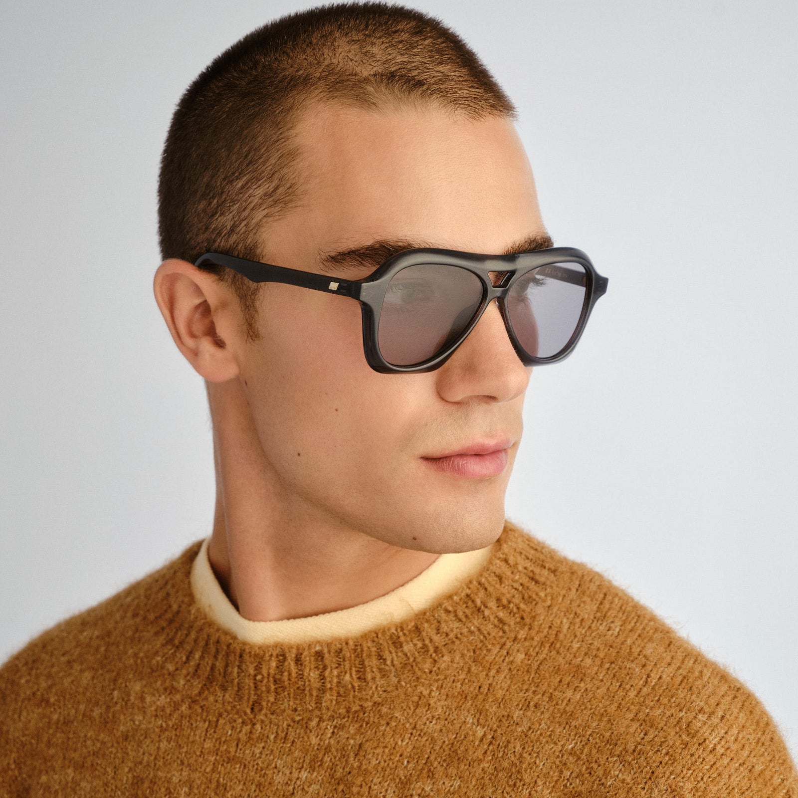 Drizzle Dark Smoke Uni-Sex Aviator Sunglasses | Le Specs