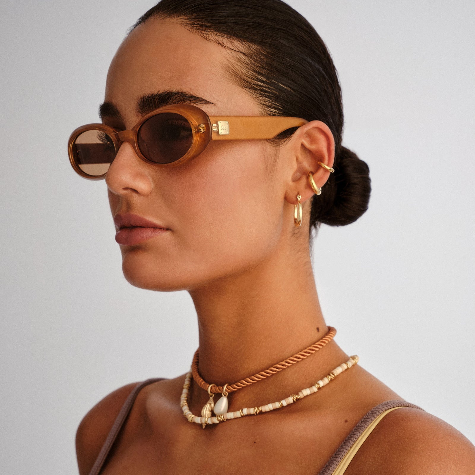 Work It Gold Pearl Uni-Sex Oval Sunglasses | Le Specs