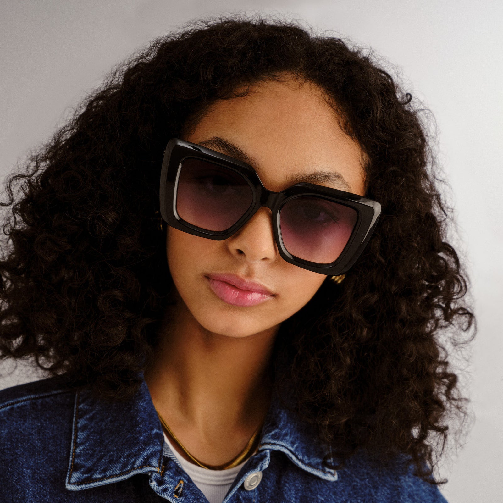 Unimaginable Black Female Square Sunglasses | Le Specs