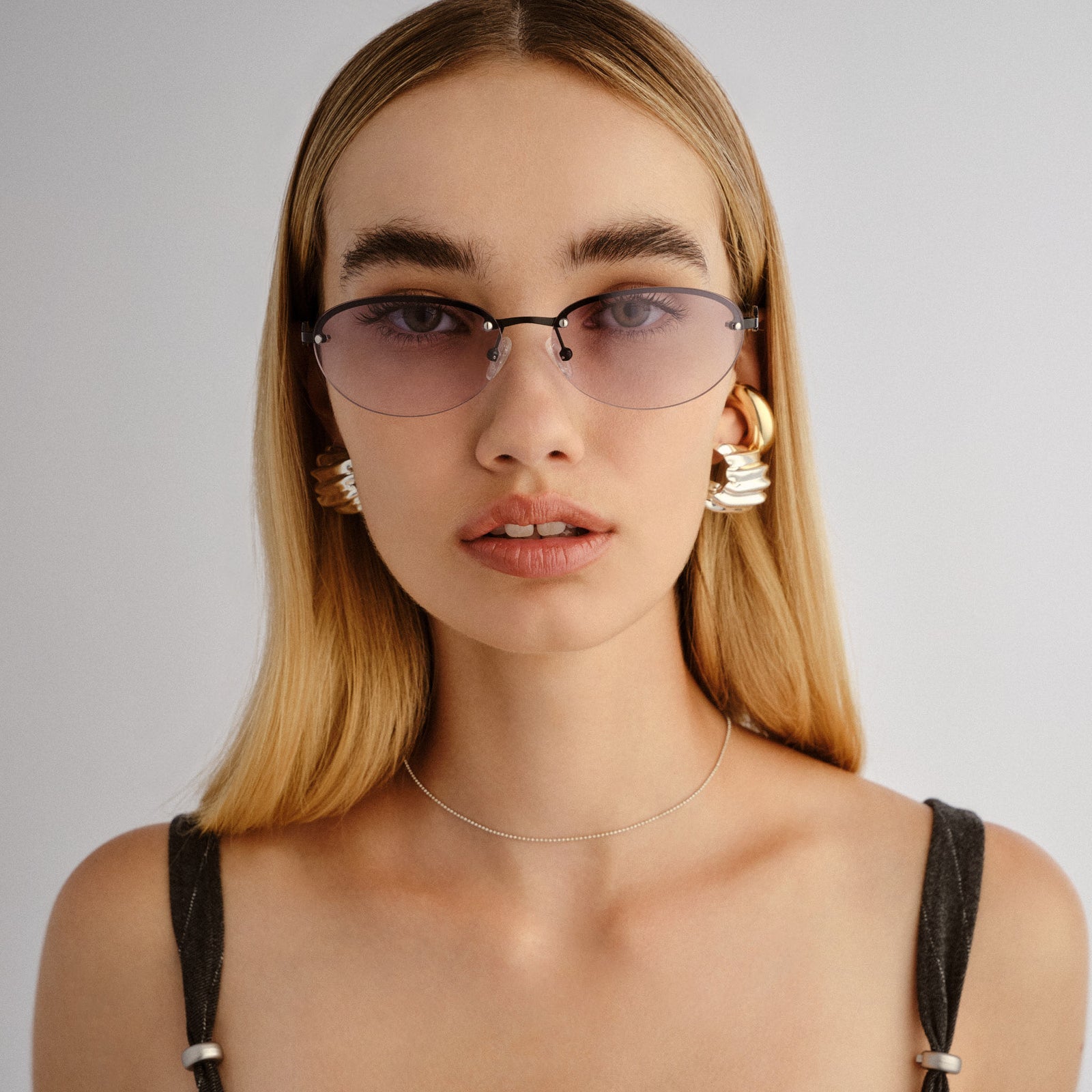 Slinky Black Female Oval Sunglasses | Le Specs