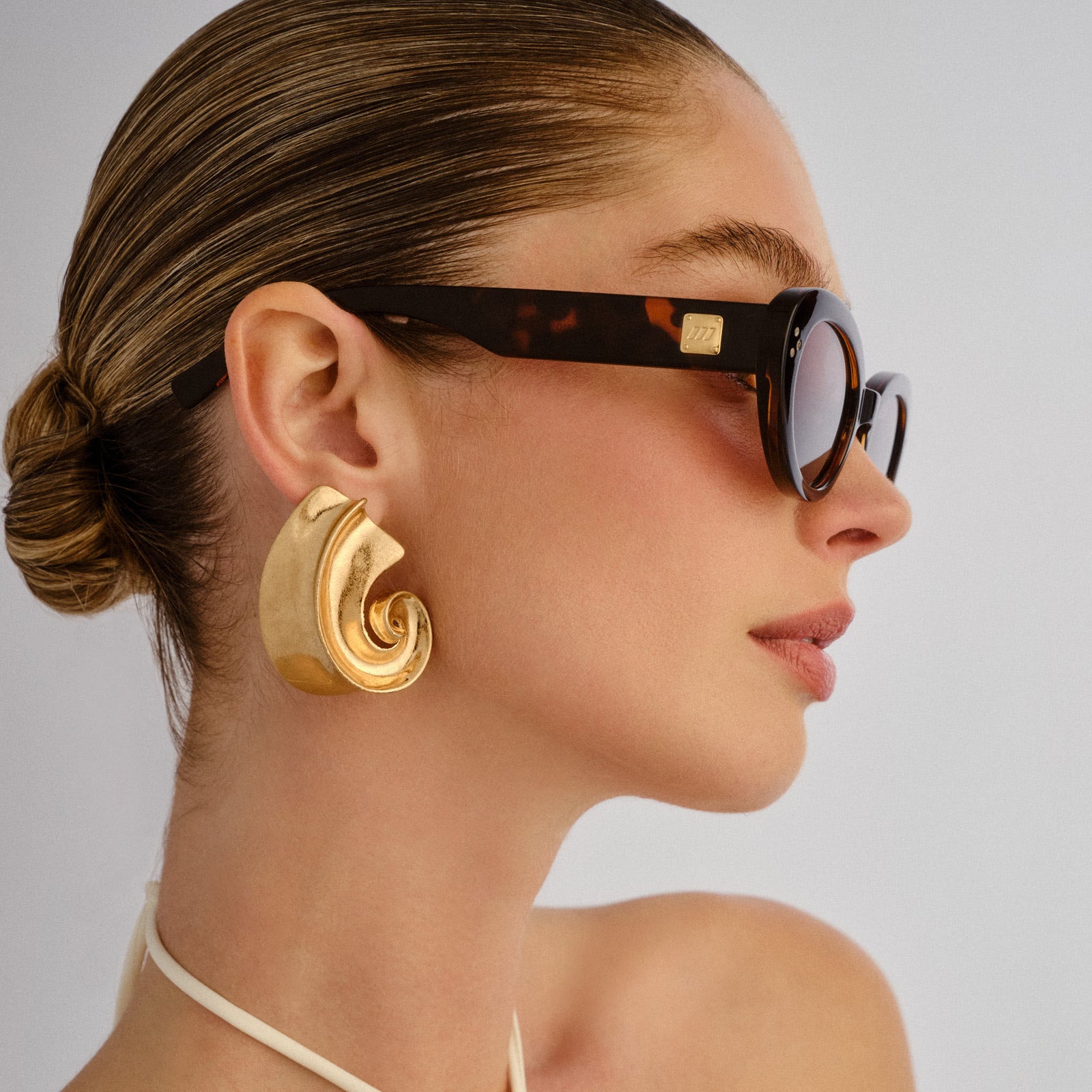 Tootsie + Tort Female Cat-Eye Sunglasses | Le Specs