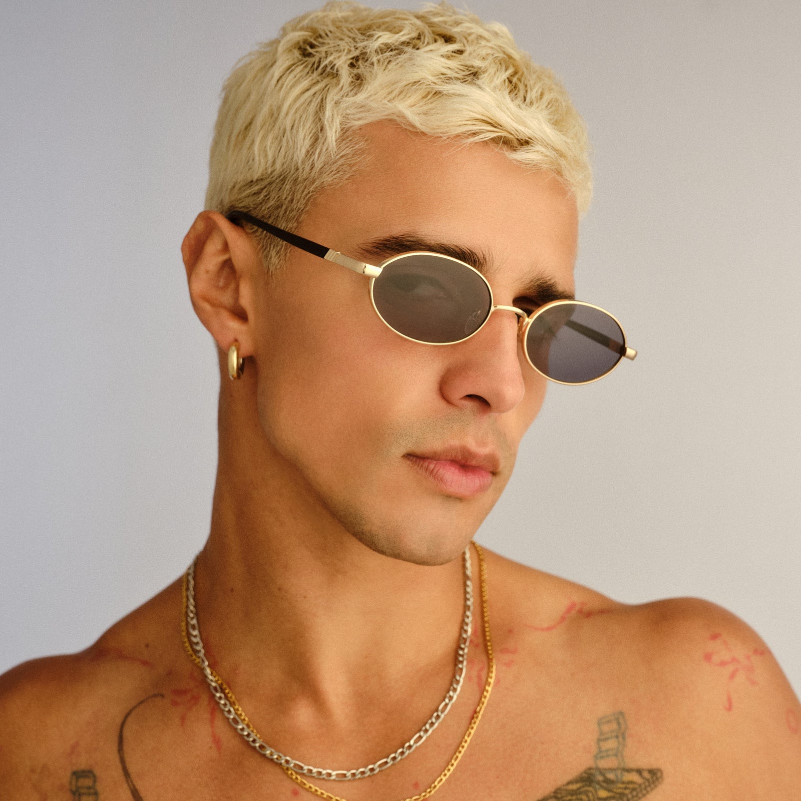 Icicle Bright Gold Uni-Sex Oval Sunglasses | Le Specs