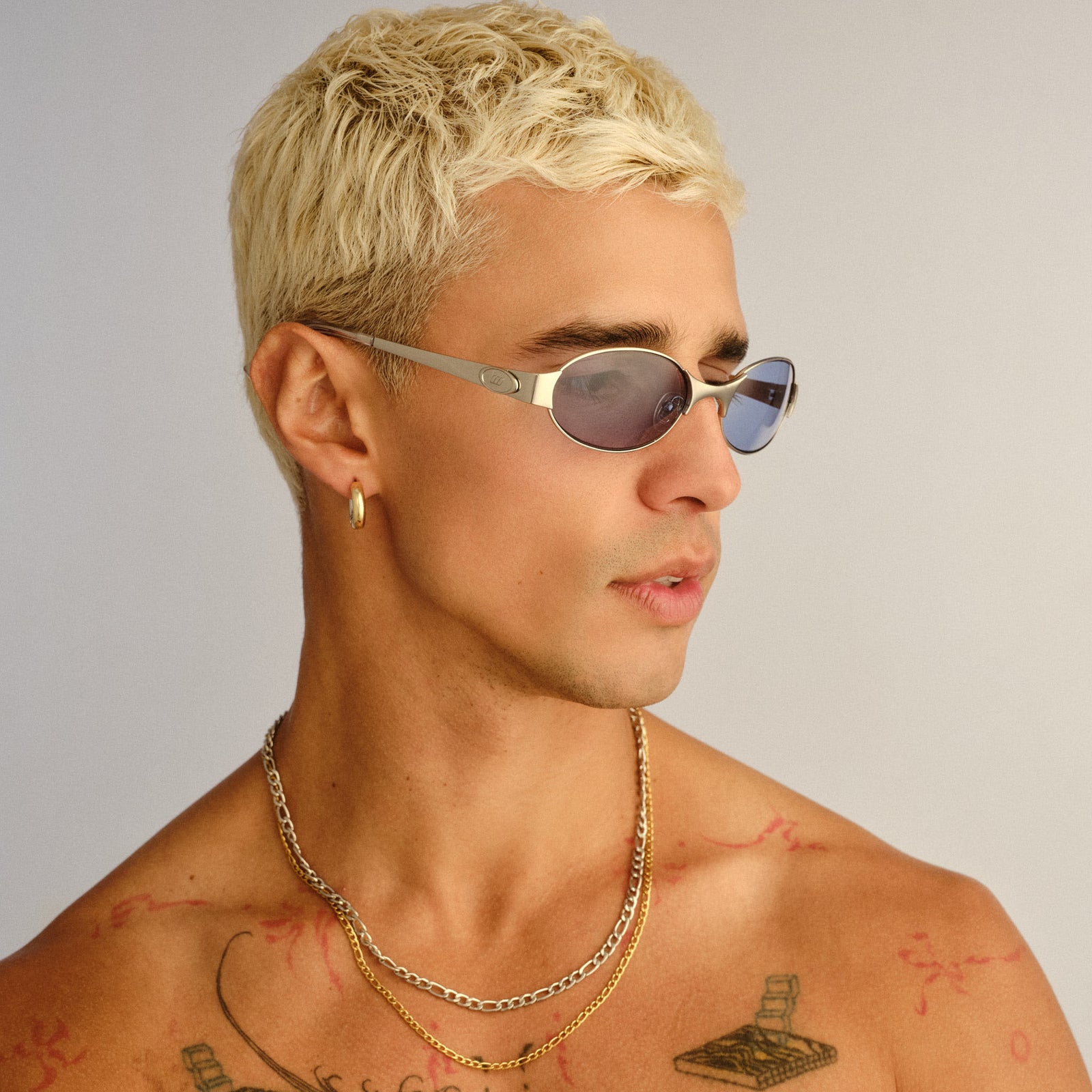 Frostbite Silver Uni-Sex Oval Sunglasses | Le Specs