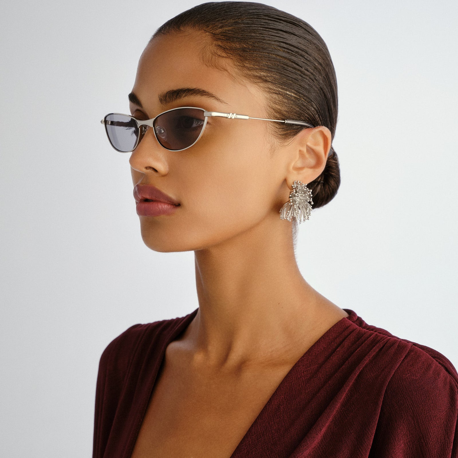 Thorned Silver Uni-Sex Oval Sunglasses | Le Specs