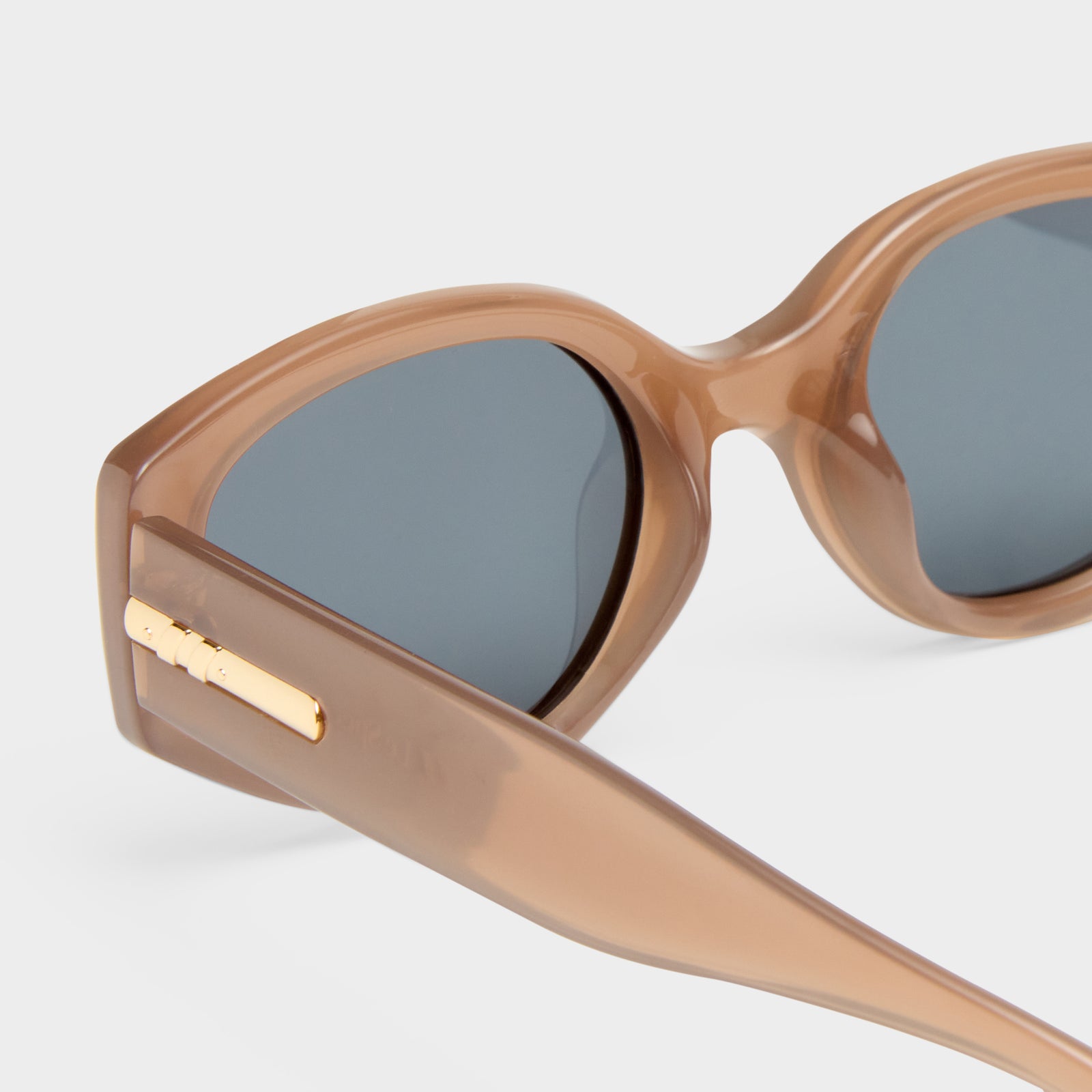 Fevered + Fawn Female Oval Sunglasses | Le Specs