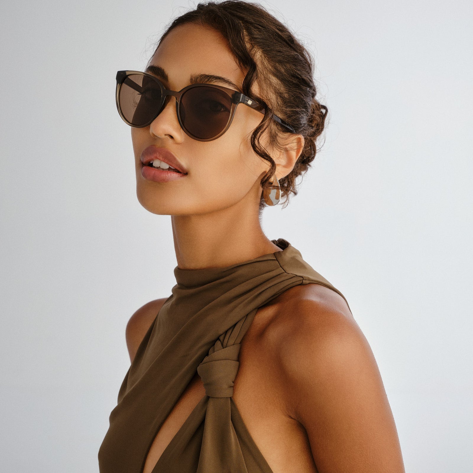 Armada Cocoa Female Round Sunglasses | Le Specs