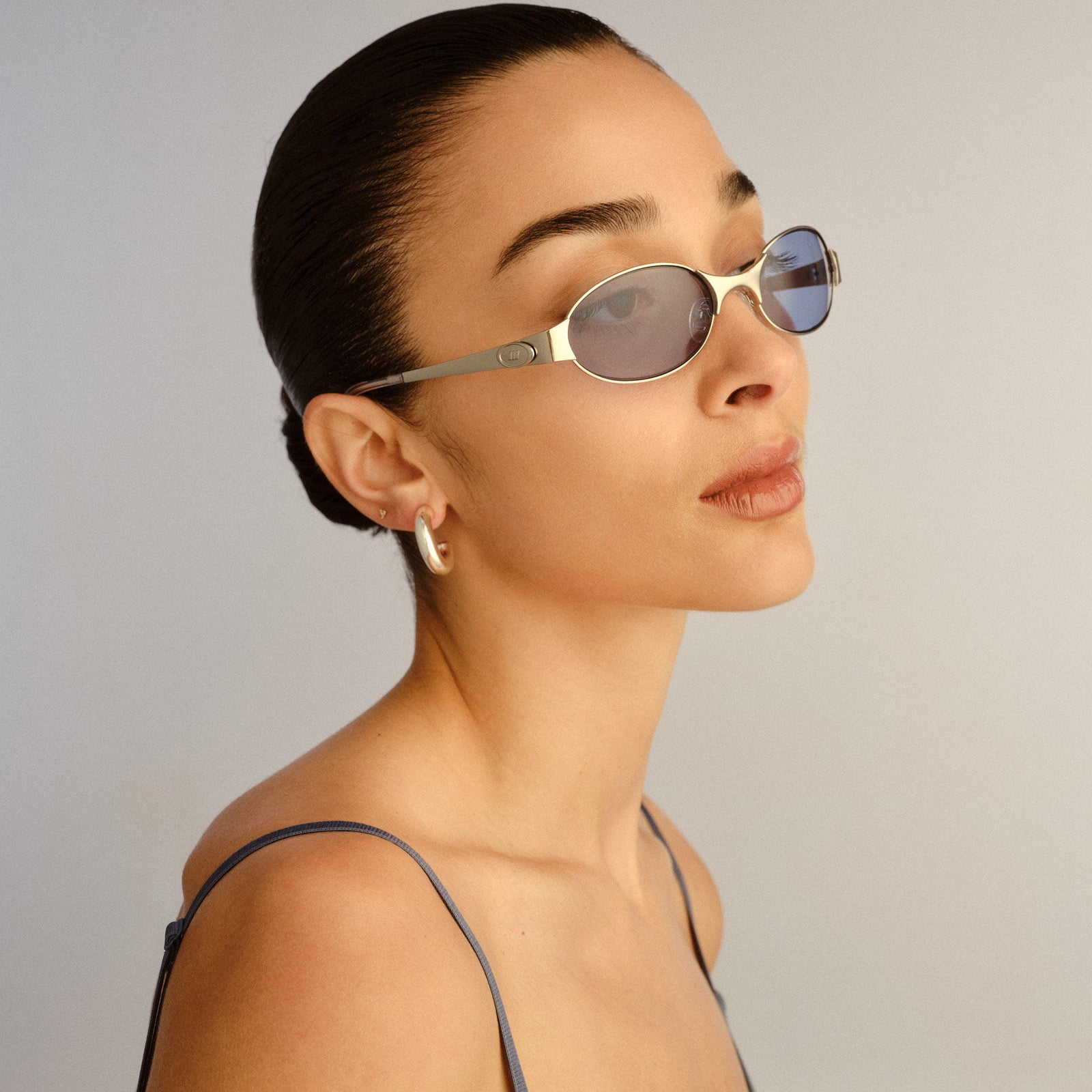 Frostbite Silver Uni-Sex Oval Sunglasses | Le Specs