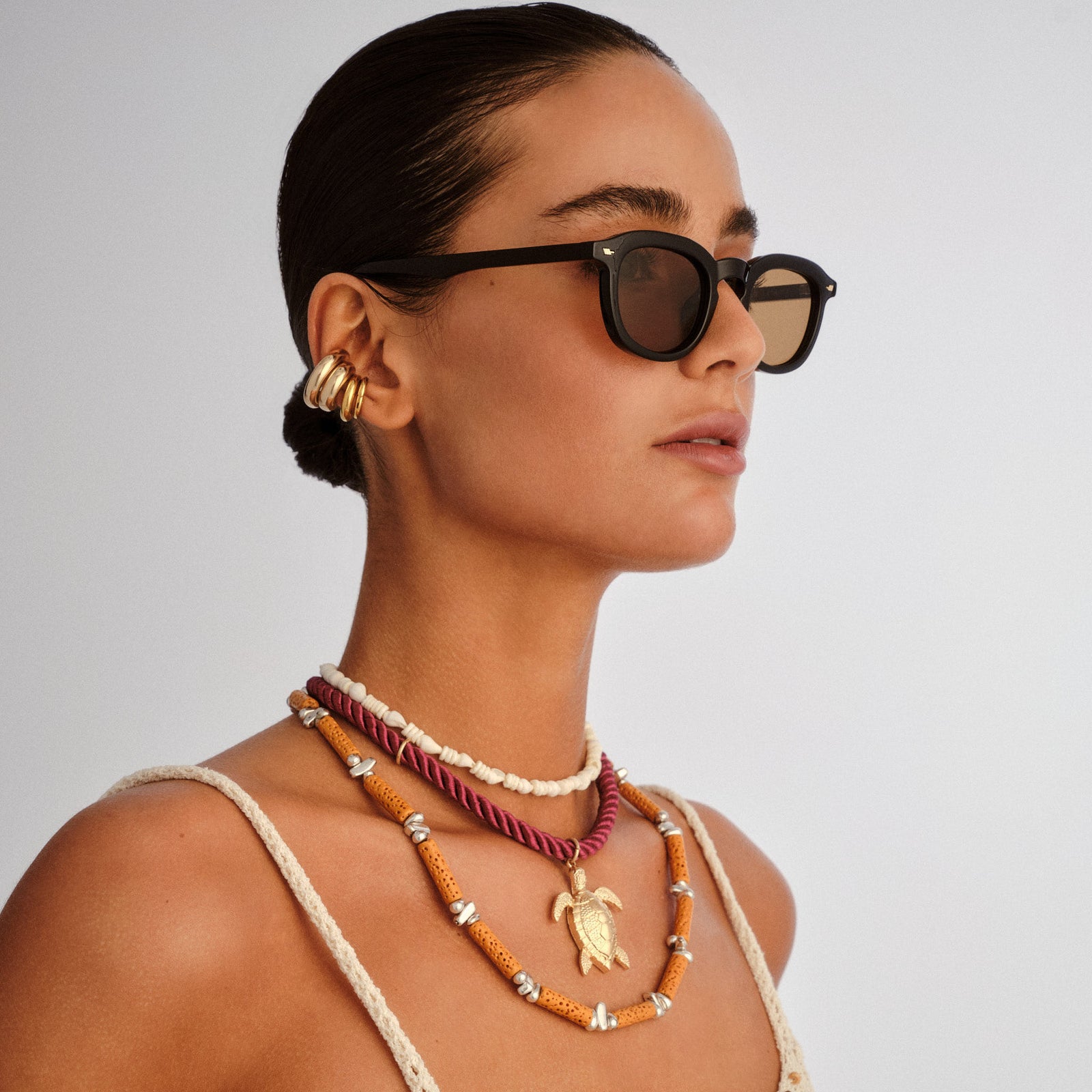 Heart Throb Black Uni-Sex Round Sunglasses | Le Specs