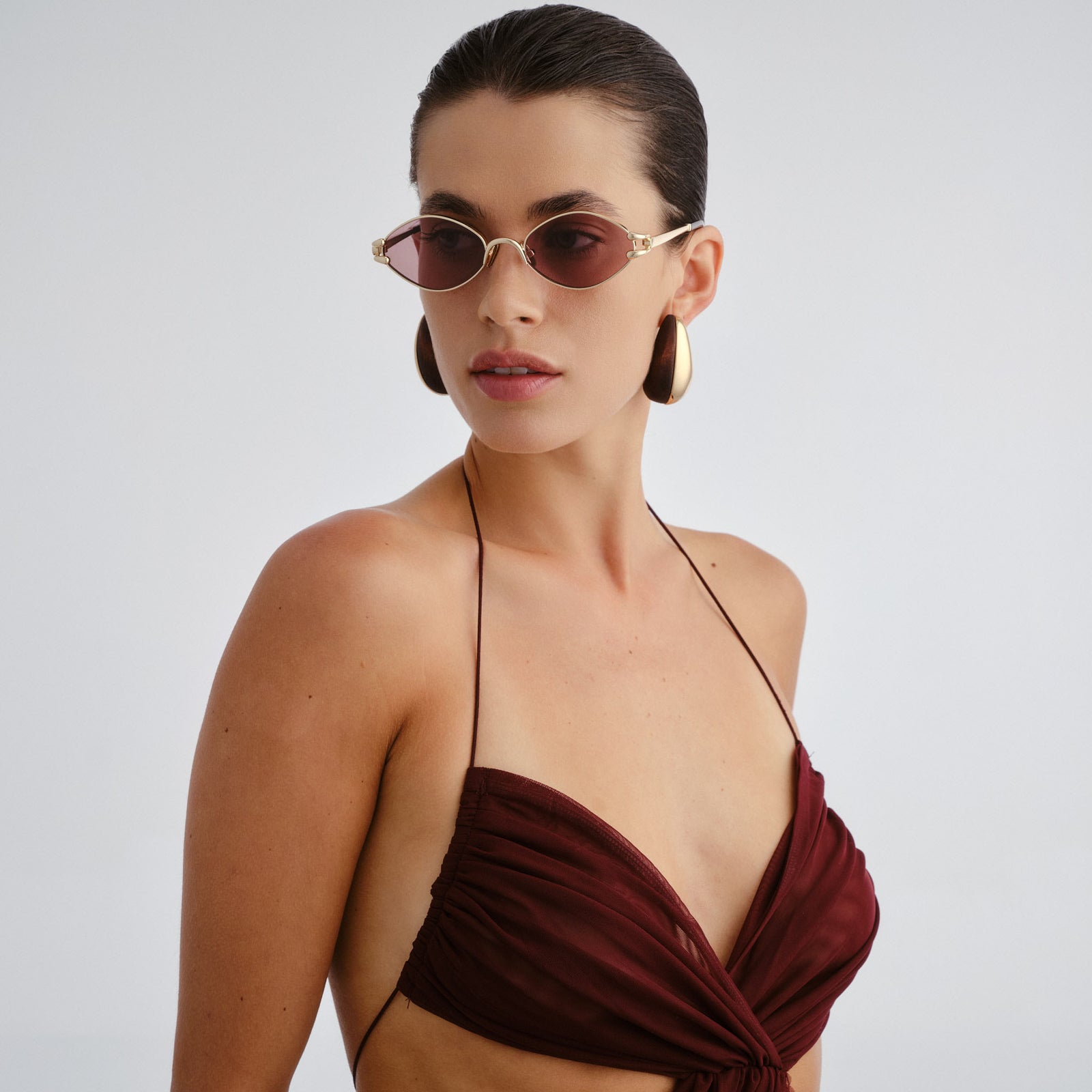 Numero Quince Gold Female Oval Sunglasses | Le Specs