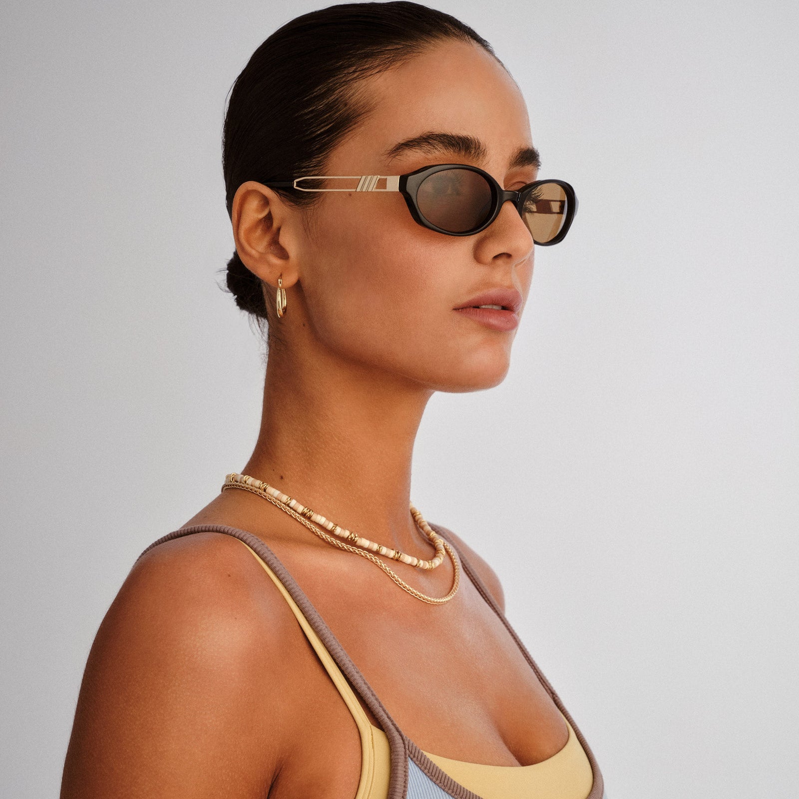 Lunita Black Female Oval Sunglasses | Le Specs