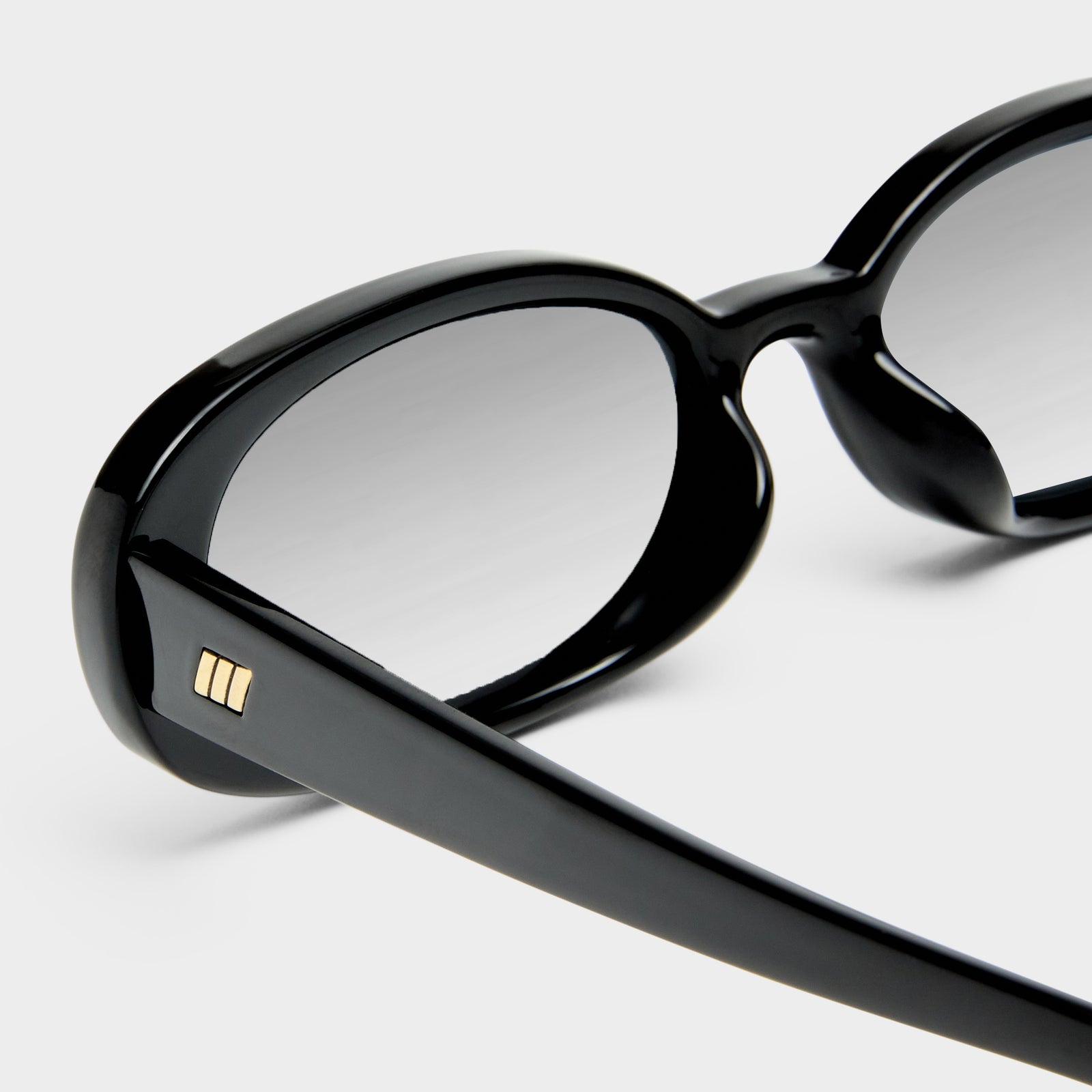 Outta Love + Black Female Oval Sunglasses | Le Specs