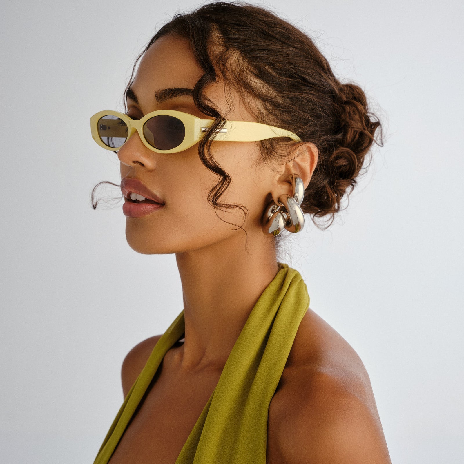 Belladonna Acid Yellow Pearl Female Oval Sunglasses | Le Specs