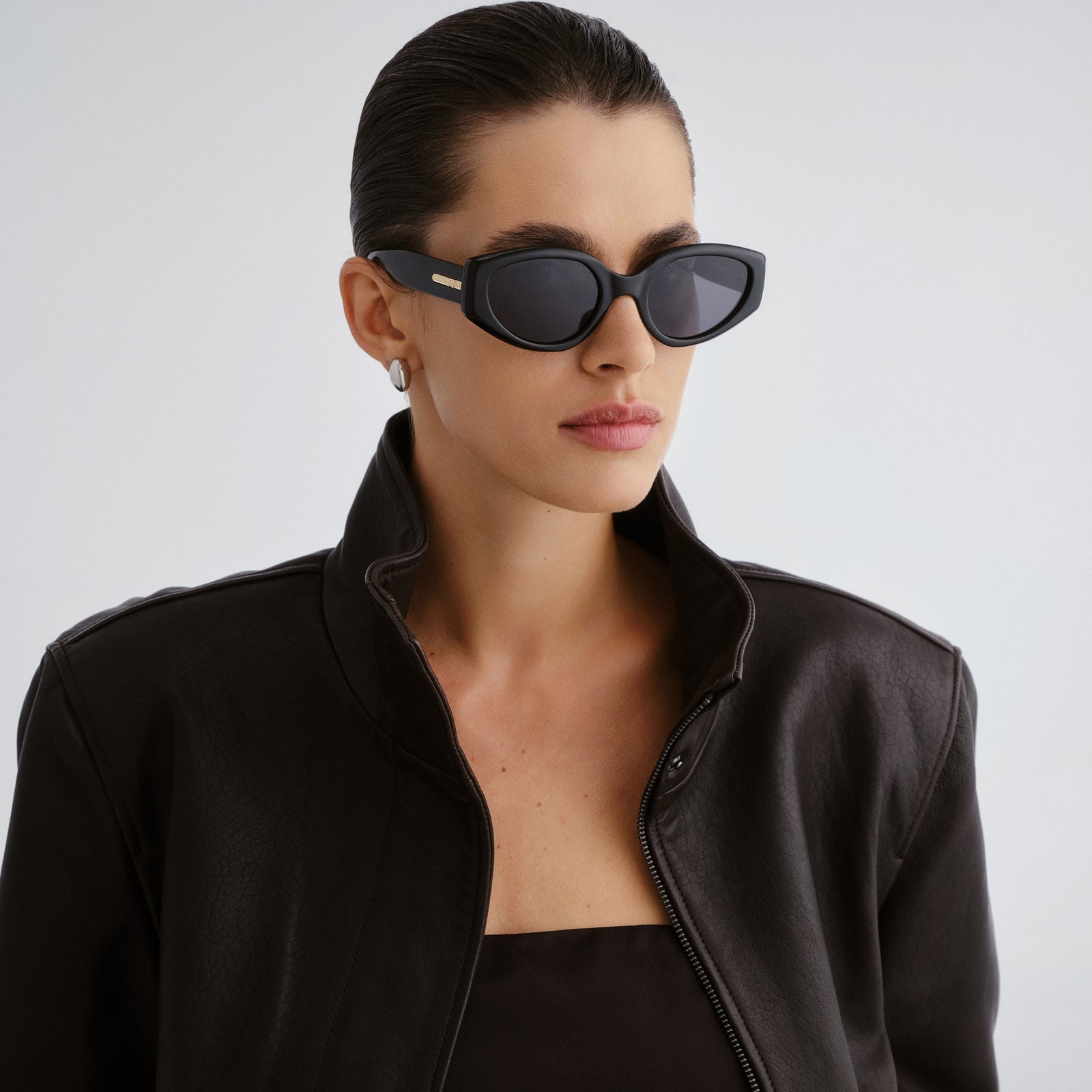 Fevered + Black Female Oval Sunglasses | Le Specs