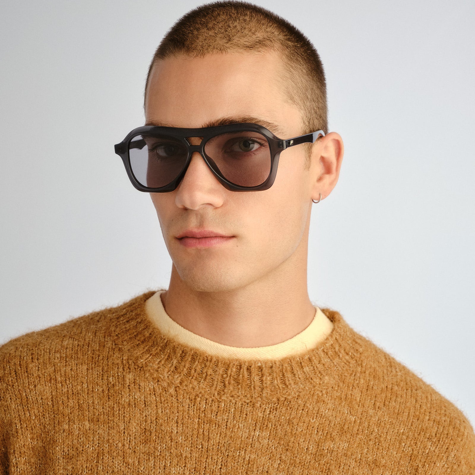 Drizzle Dark Smoke Uni-Sex Aviator Sunglasses | Le Specs
