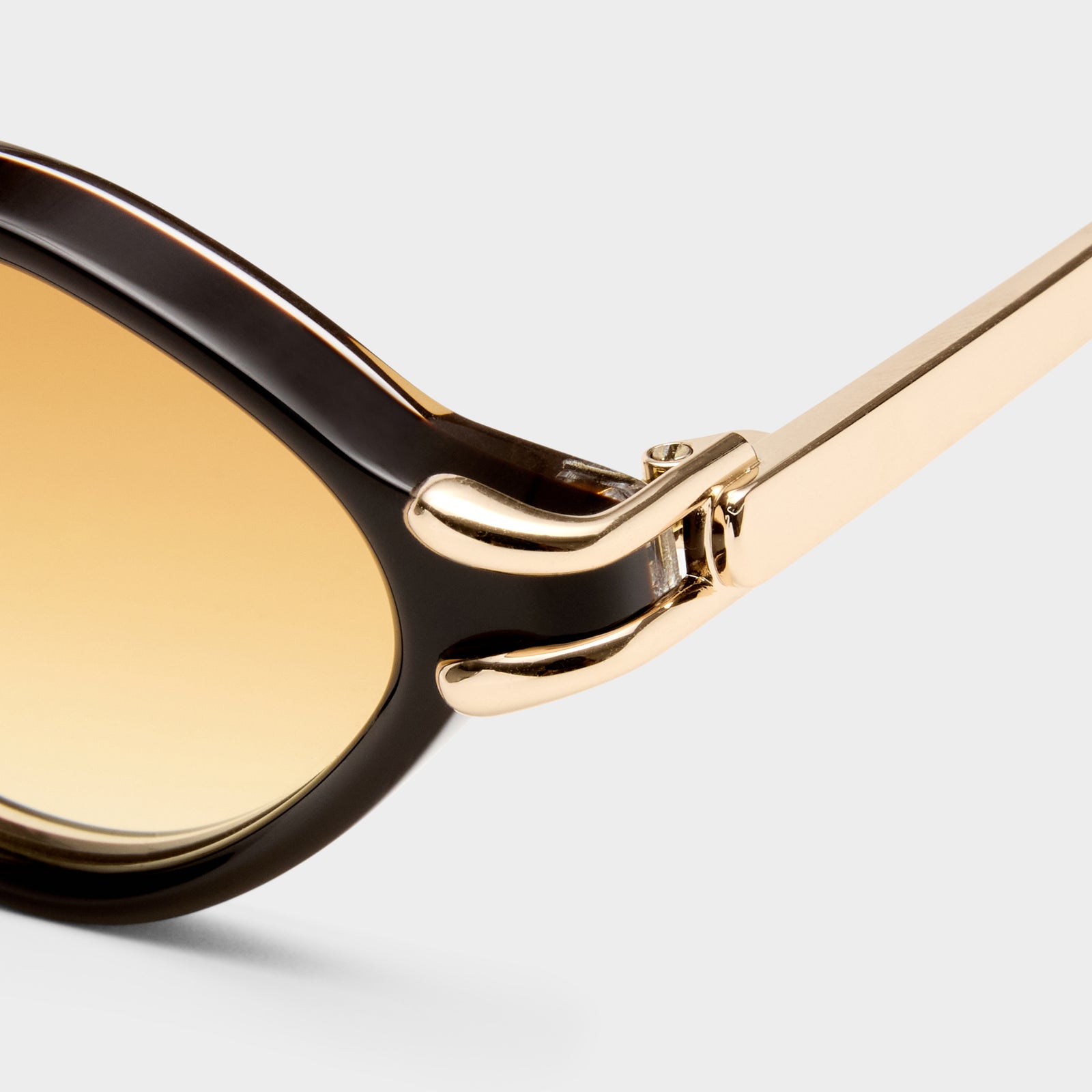 Numero Trece Truffle Female Oval Sunglasses | Le Specs