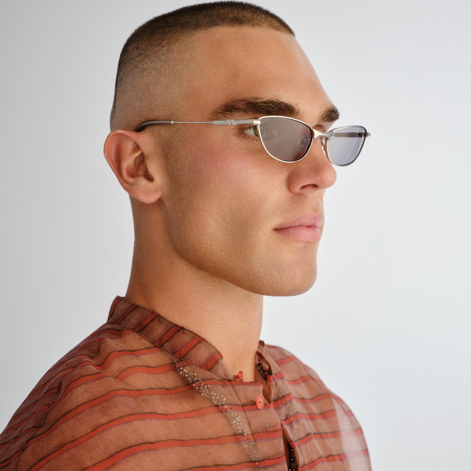 Thorned Silver Uni-Sex Oval Sunglasses | Le Specs