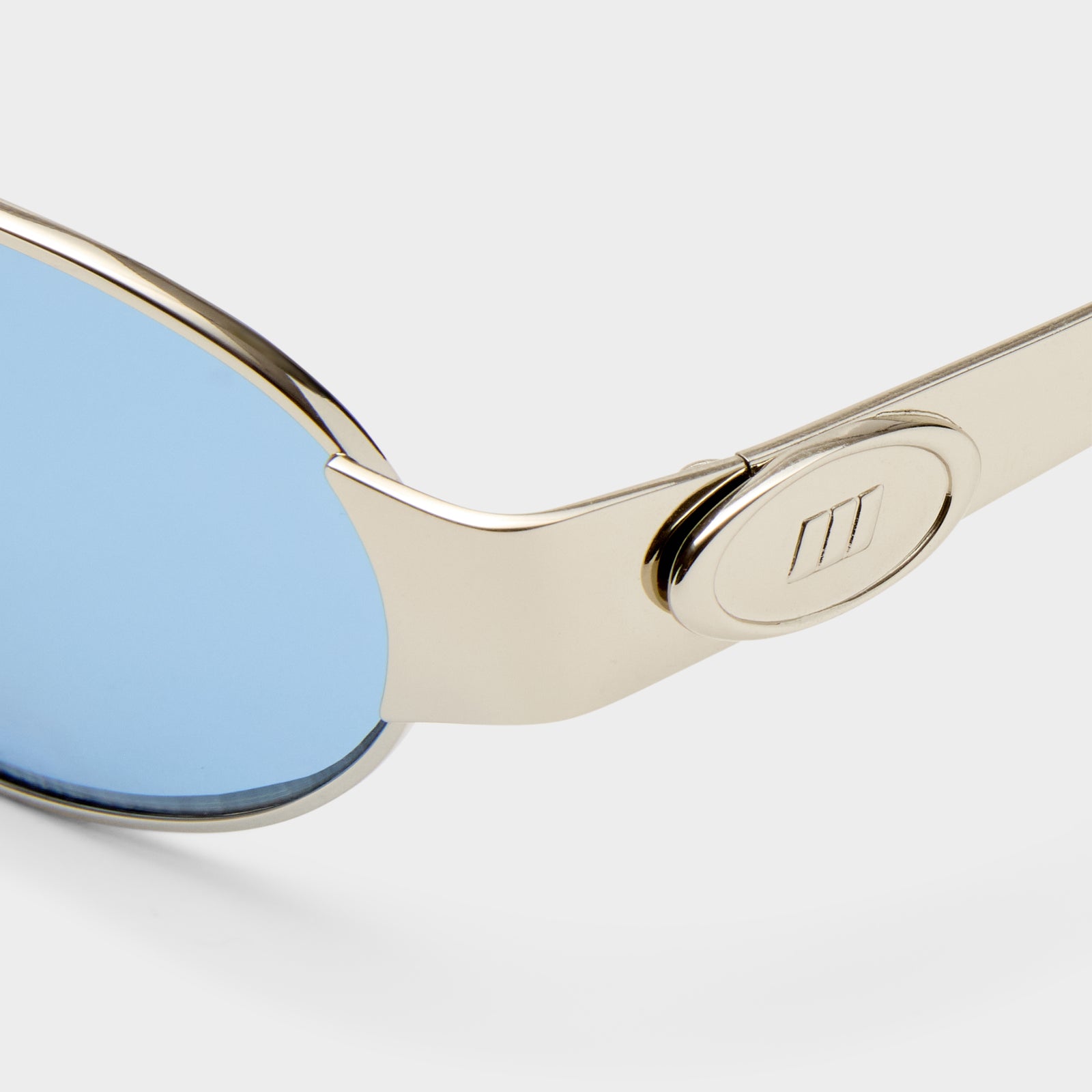 Frostbite Silver Uni-Sex Oval Sunglasses | Le Specs