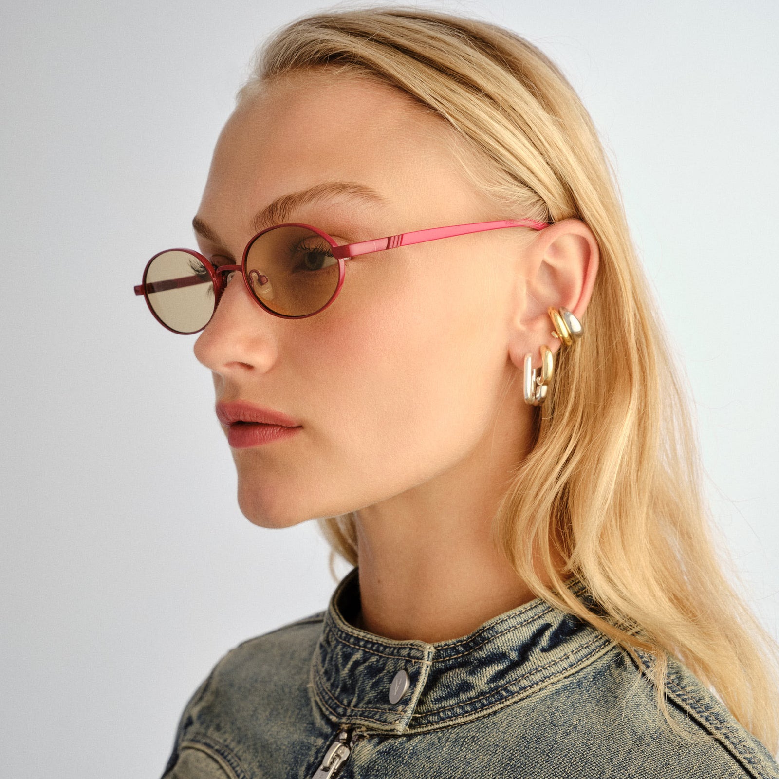 Icicle Moto Red Uni-Sex Oval Sunglasses | Le Specs