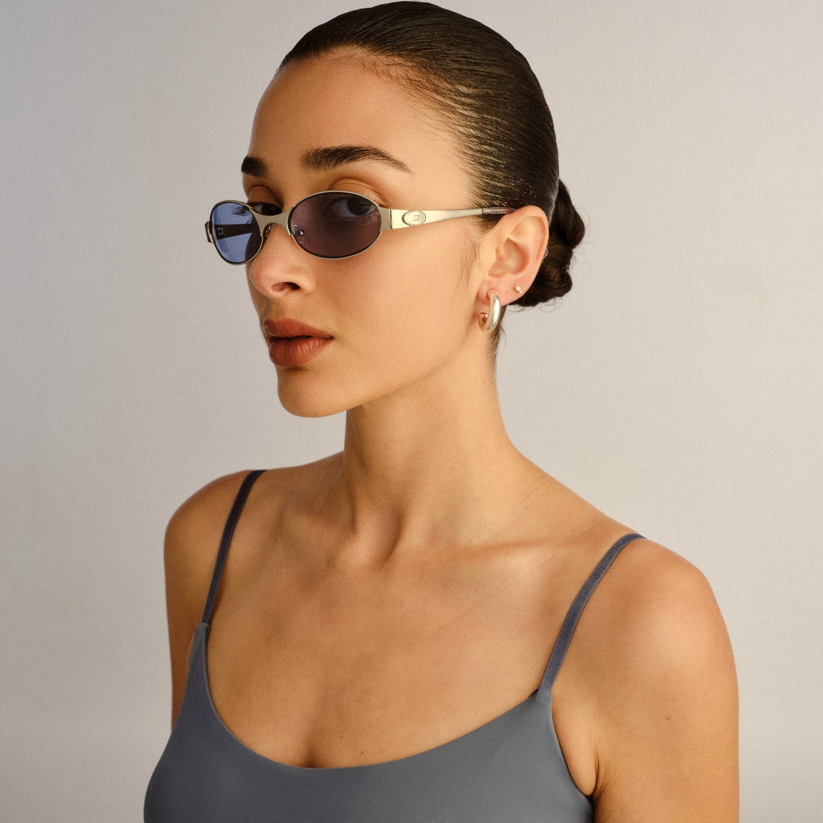 Frostbite Silver Uni-Sex Oval Sunglasses | Le Specs