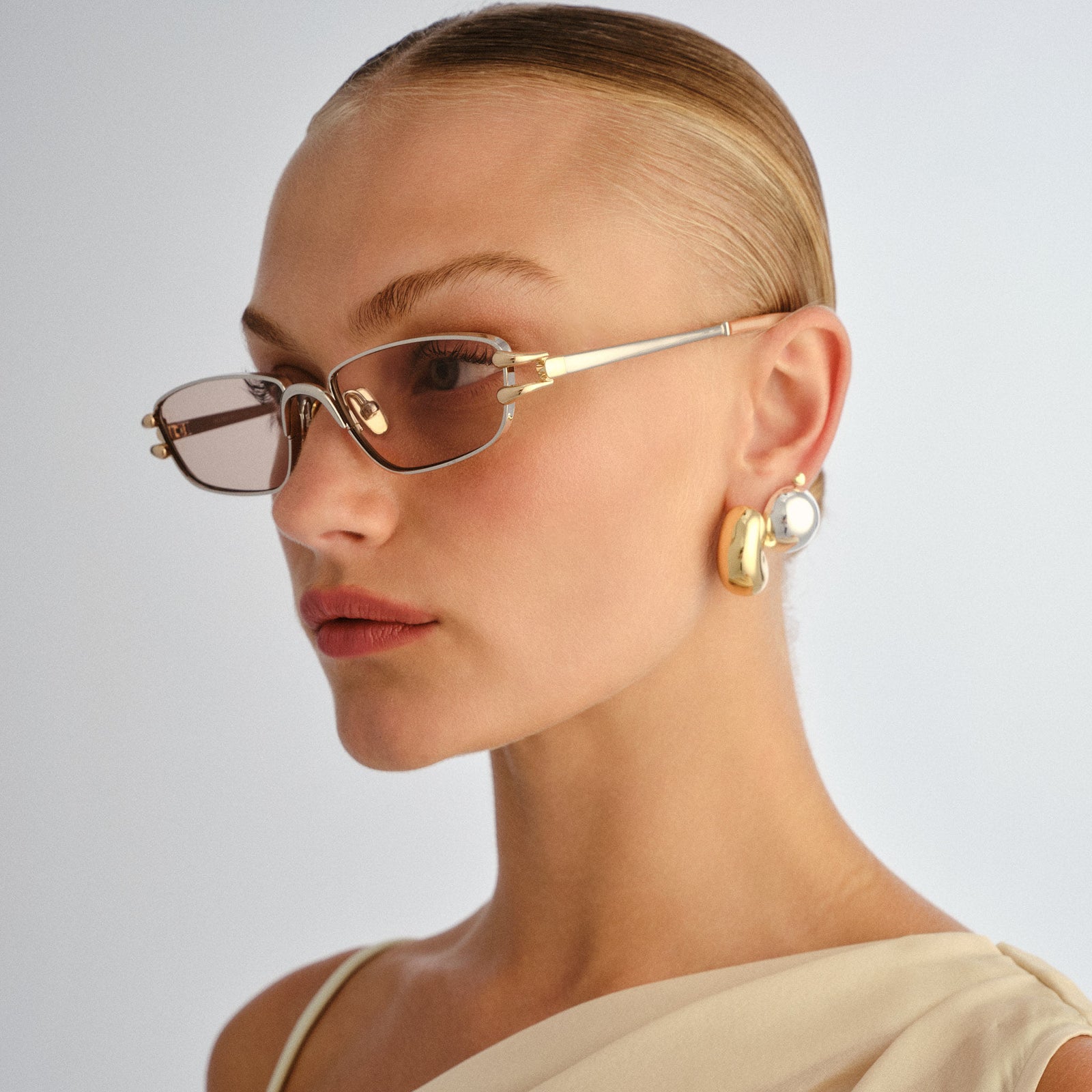 Numero Cinco Bright Silver Female Rectangle Sunglasses | Le Specs