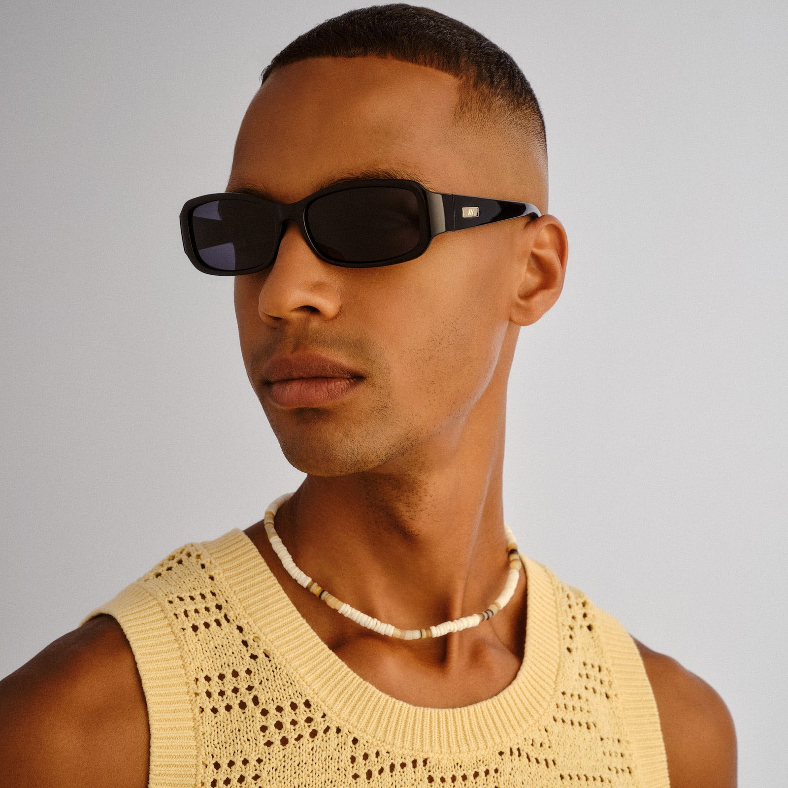 Gigglemug Black Uni-Sex Rectangle Sunglasses | Le Specs