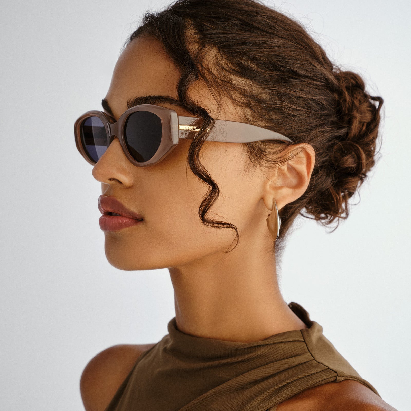 Fevered + Fawn Female Oval Sunglasses | Le Specs