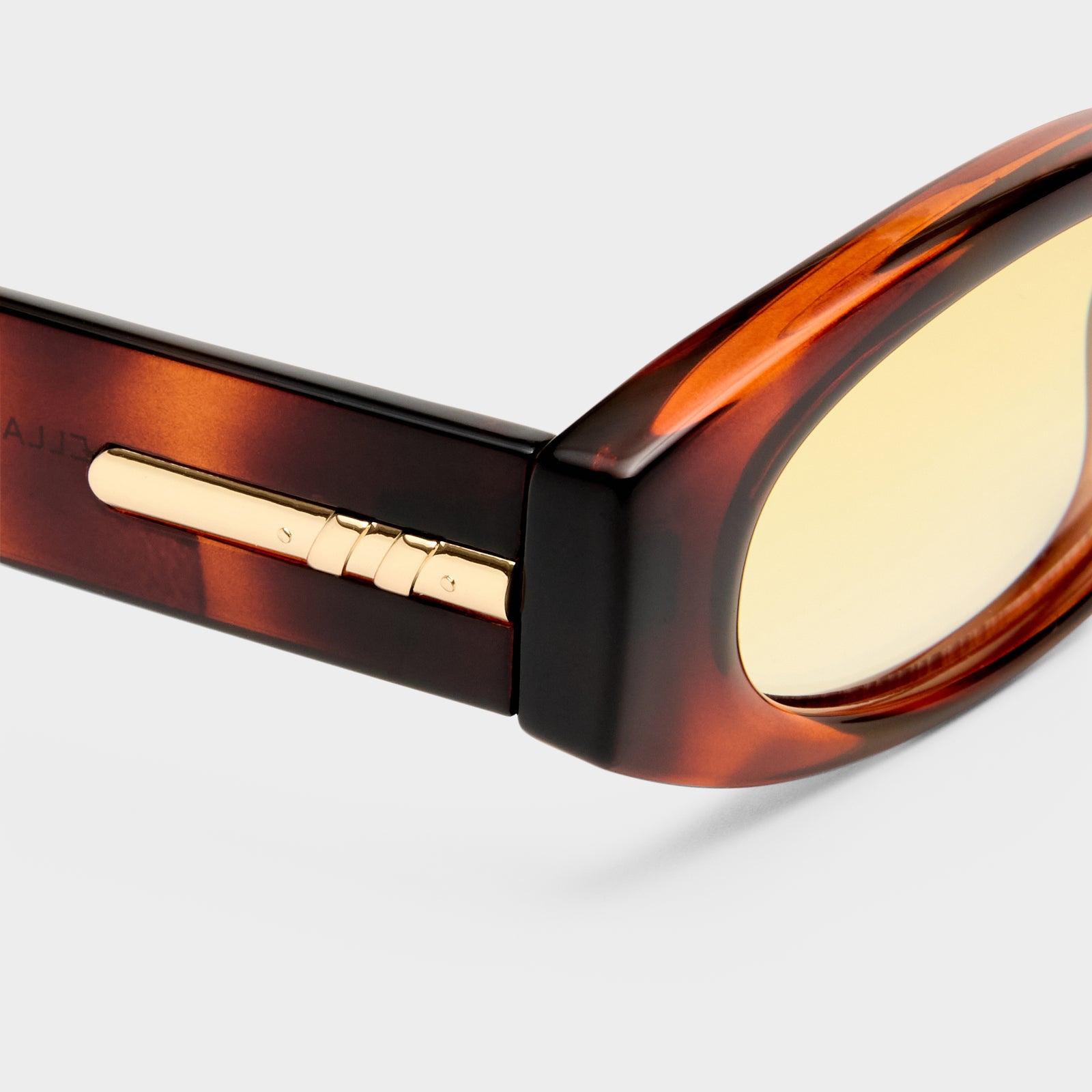 Belladonna Toffee Tort Female Oval Sunglasses | Le Specs