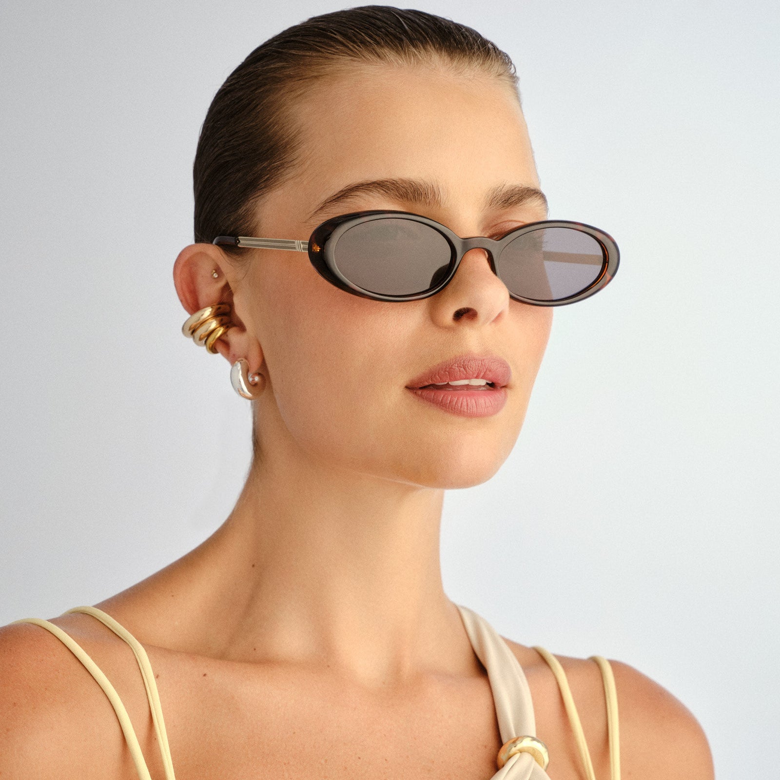 Magnifique Dark Tort Female Oval Sunglasses | Le Specs
