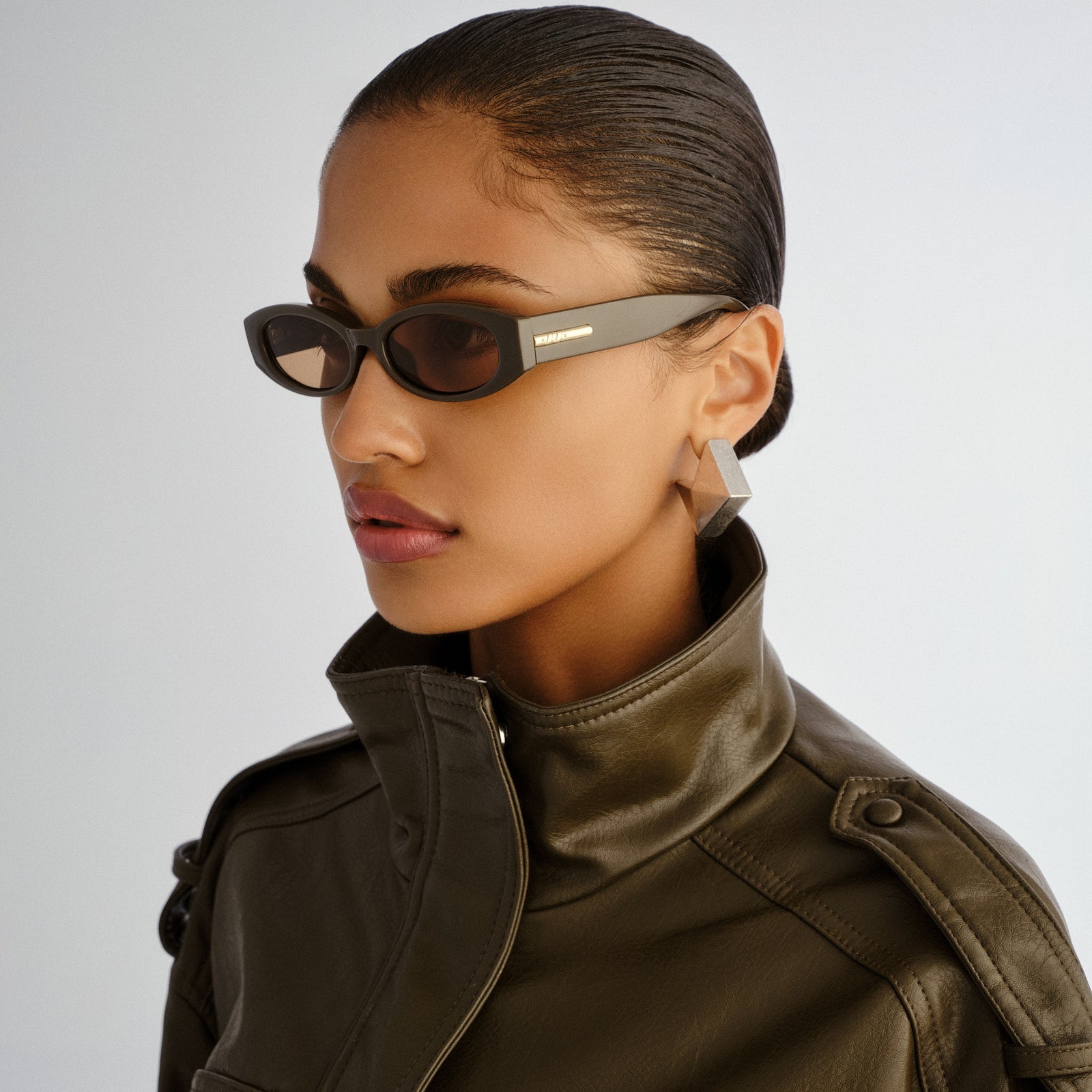 Belladonna Cocoa Female Oval Sunglasses | Le Specs