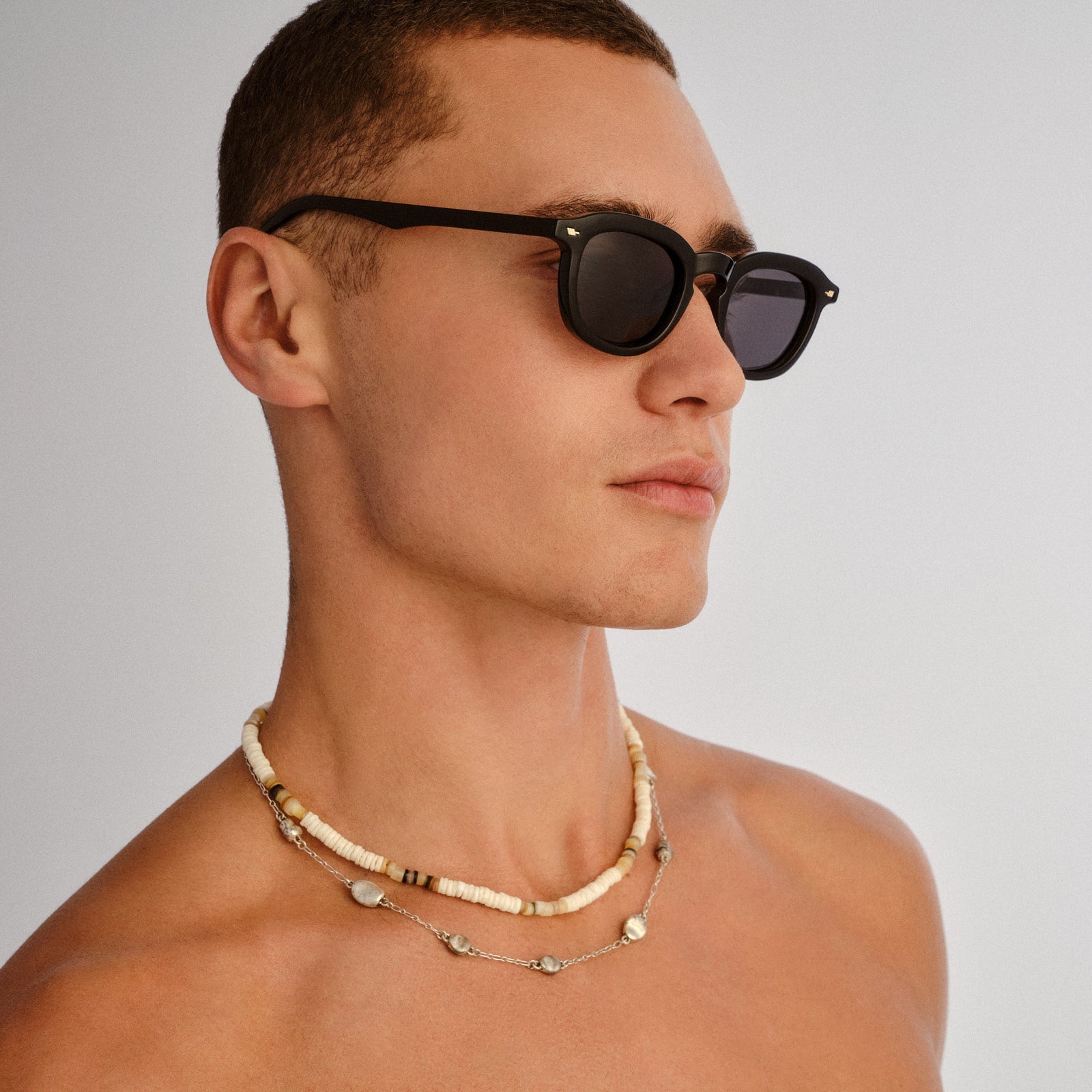 Heart Throb Black Uni-Sex Round Sunglasses | Le Specs