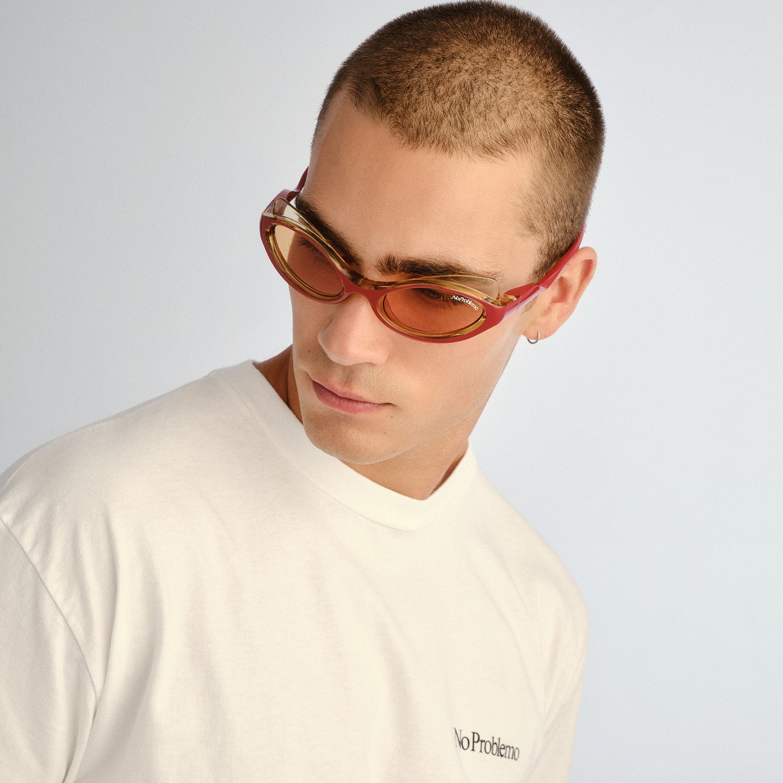 Lyra Bright Red Uni-Sex Oval Sunglasses | Le Specs
