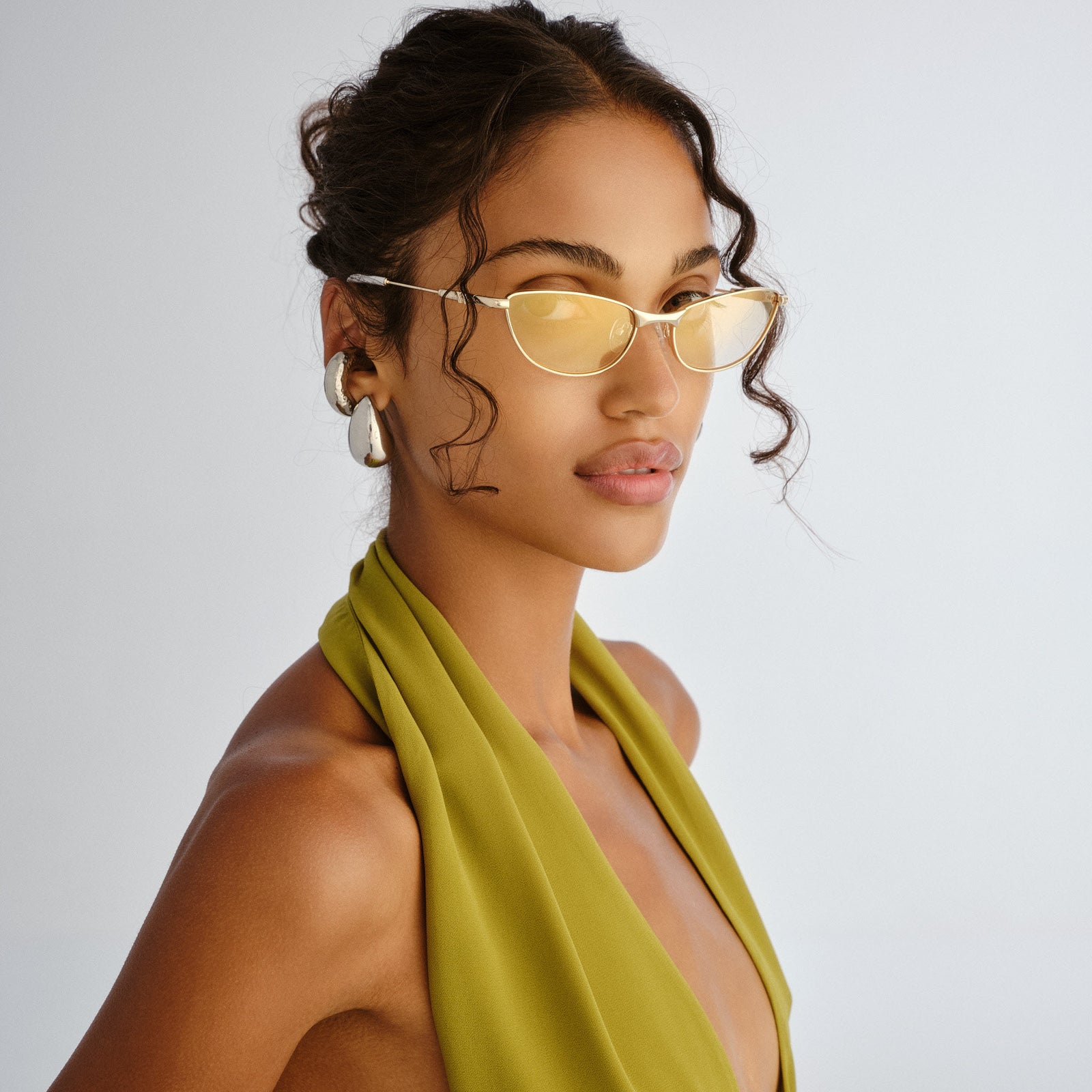 Thorned Gold Uni-Sex Oval Sunglasses | Le Specs