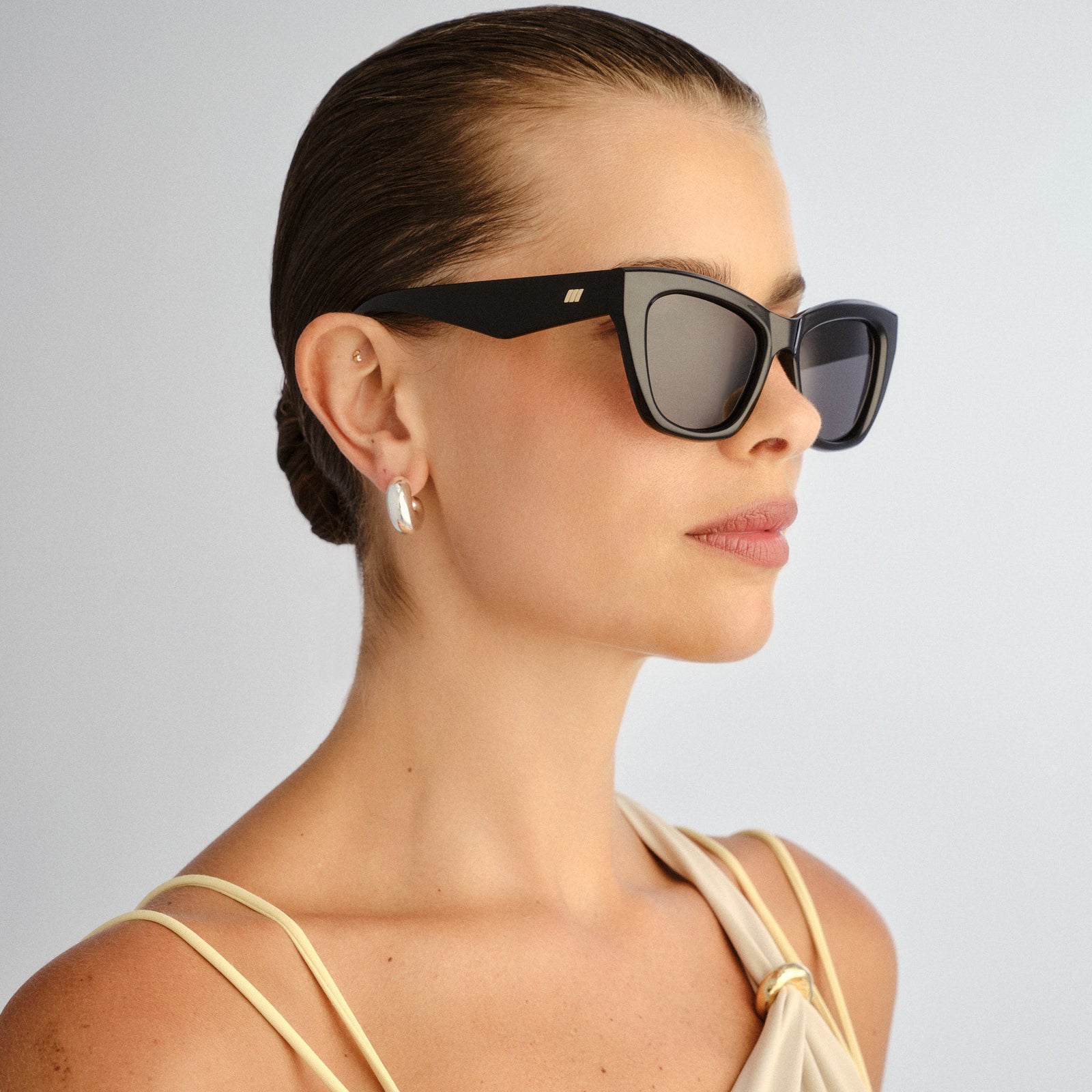 Lumen + Black Female Cat-Eye Sunglasses | Le Specs