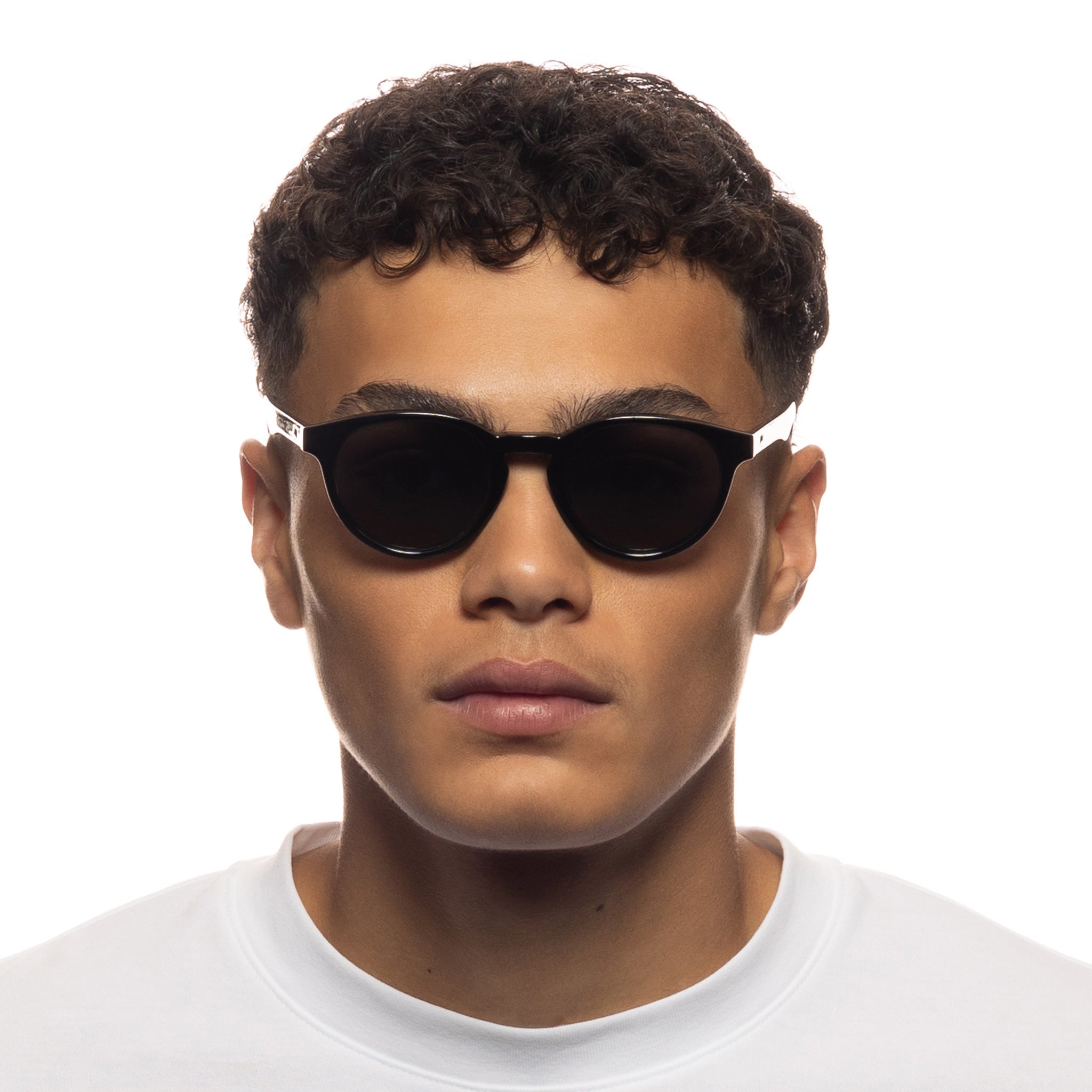 Trashy Black Uni-Sex Round Sunglasses | Le Specs